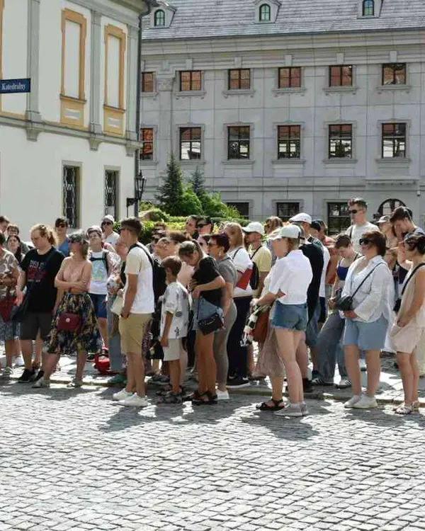 Велика група на Кафедральній площі